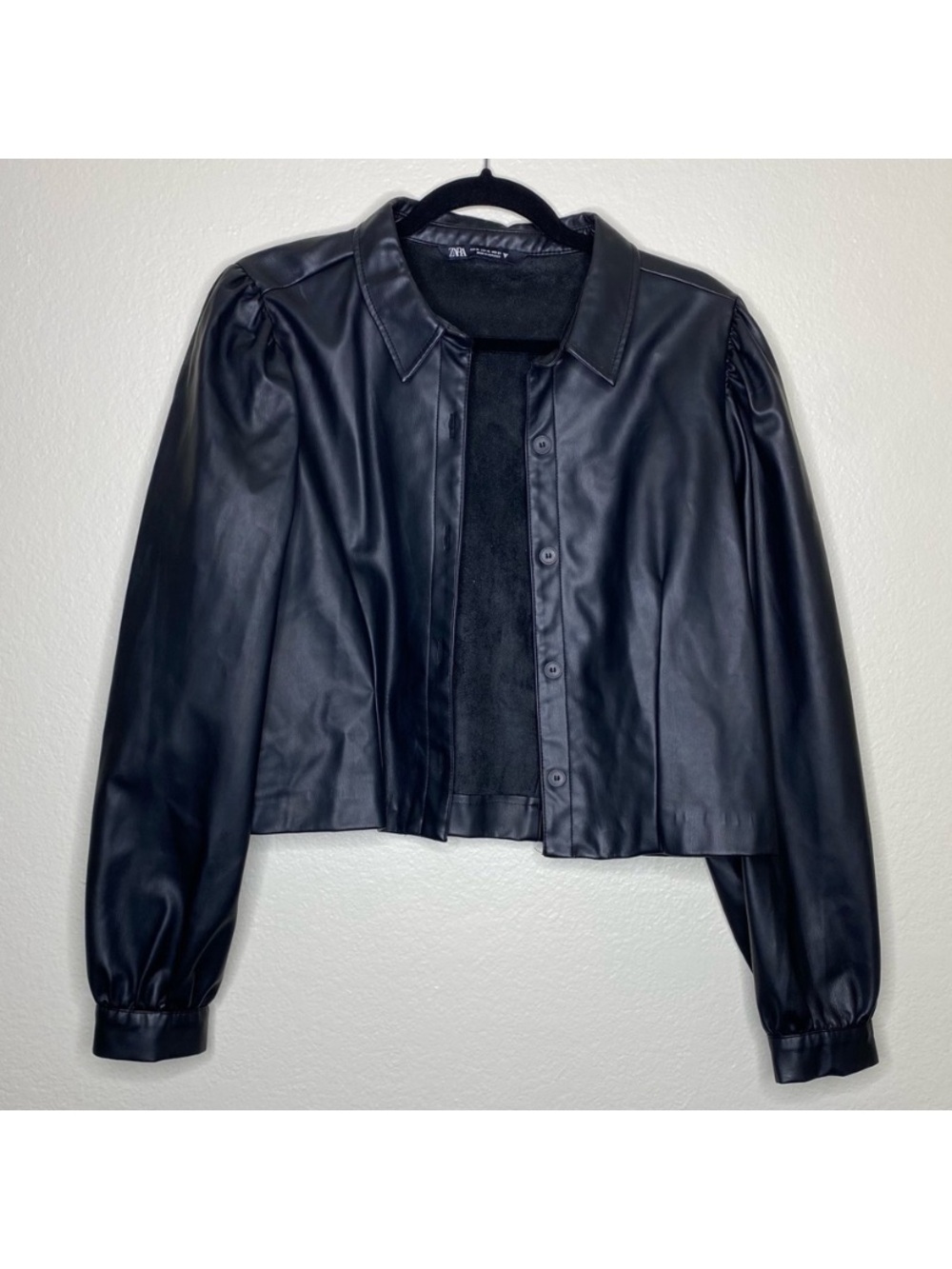 ZARA Black Faux Leather Collared Jacket
Sleek faux leather jacket by ZARA. - Picture 2 of 8